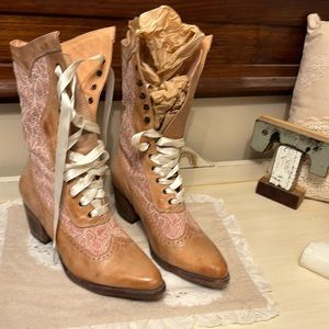 Oak tree farms Victorian boots